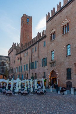 Mantua, İtalya, 23 Eylül 2021: Piazza Sordello İtalyan kenti Mantua.