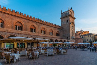Mantua, İtalya, 23 Eylül 2021: İtalyan şehri Mantua 'da Palazzo della Ragione.