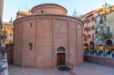 Mantua, İtalya, 23 Eylül 2021: Rotonda di San Lorenzo İtalyan kentinde.