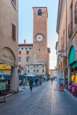 Mantua, İtalya, 23 Eylül 2021: İtalyan şehri Mantua 'da Palazzo della Ragione.