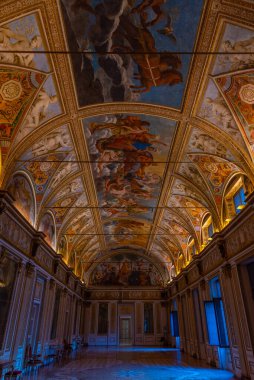 Mantua, İtalya, 23 Eylül 2021: İtalyan kenti Mantua 'daki Palazzo Ducale' nin Salonu.