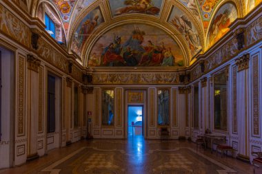 Mantua, İtalya, 23 Eylül 2021: İtalyan kenti Mantua 'daki Palazzo Ducale' nin Salonu.
