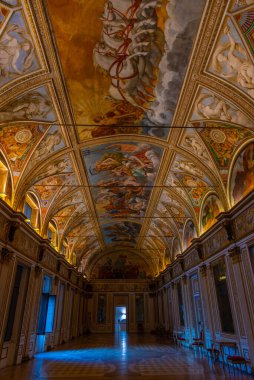 Mantua, İtalya, 23 Eylül 2021: İtalyan kenti Mantua 'daki Palazzo Ducale' nin Salonu.