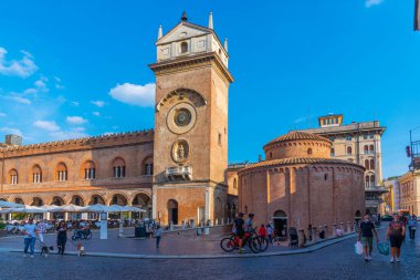 Mantua, İtalya, 23 Eylül 2021: İtalyan şehri Mantua 'da Palazzo della Ragione.