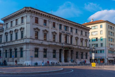 Mantua, İtalya, 23 Eylül 2021: İtalyan kenti Mantua 'daki postane binası.