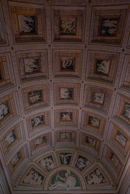 Mantua, İtalya, 23 Eylül 2021: İtalyan kenti Mantua 'daki Palazzo Te' nin Tavanı.