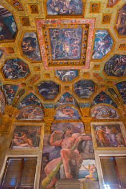 Mantua, İtalya, 23 Eylül 2021: İtalyan kenti Mantua 'daki Palazzo Te' nin içindeki Aşk ve Ruh Odası.