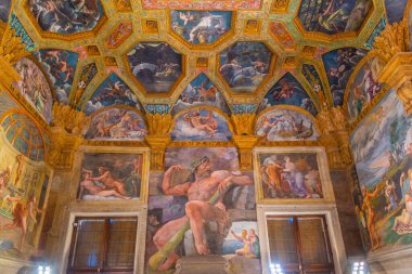 Mantua, İtalya, 23 Eylül 2021: İtalyan kenti Mantua 'daki Palazzo Te' nin içindeki Aşk ve Ruh Odası.