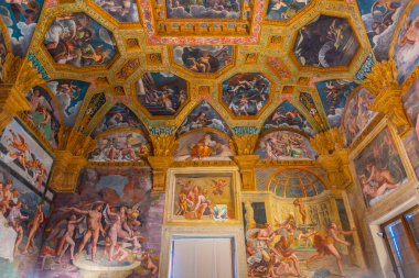 Mantua, İtalya, 23 Eylül 2021: İtalyan kenti Mantua 'daki Palazzo Te' nin içindeki Aşk ve Ruh Odası.