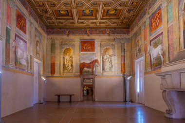 Mantua, İtalya, 23 Eylül 2021: İtalyan kenti Mantua 'daki Palazzo Te' nin içindeki rüzgarlar odası.