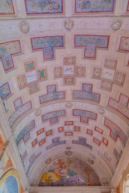 Mantua, İtalya, 23 Eylül 2021: İtalyan kenti Mantua 'daki Palazzo Te' nin Tavanı.