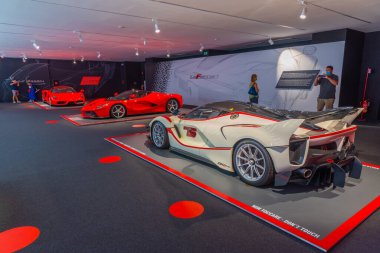Maranello, İtalya, 23 Eylül 2021: Ferrari FXXK Evo Maranello, İtalya 'daki Ferrari müzesinin içinde.