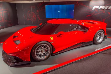 Maranello, İtalya, 23 Eylül 2021: Ferrari P80 Maranello, İtalya 'daki Ferrari müzesinin içinde.