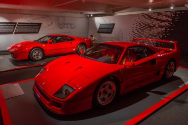 Maranello, İtalya, 23 Eylül 2021: Ferrari F40 Maranello, İtalya 'daki Ferrari müzesinin içinde.