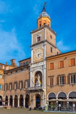 Modena, İtalya, 22 Eylül 2021: İtalyan kenti Modena 'daki Palazzo Comunale.