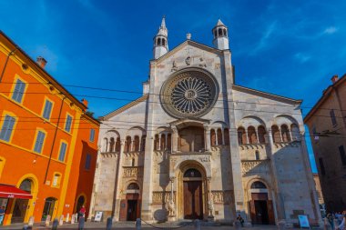 Modena, İtalya, 22 Eylül 2021: İtalya 'daki Modena Katedrali.