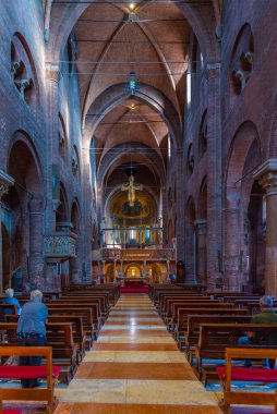 Modena, İtalya, 22 Eylül 2021: İtalya 'daki Modena Katedrali' nin İçi.