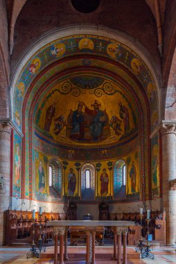 Modena, İtalya, 22 Eylül 2021: İtalya 'daki Modena Katedrali' nin İçi.