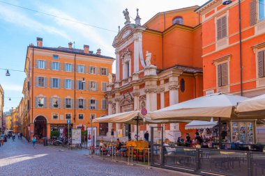 Modena, İtalya, 22 Eylül 2021: İtalyan kenti Modena 'daki San Giorgio Kilisesi.