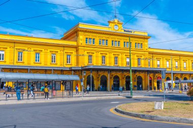 Modena, İtalya, 22 Eylül 2021: İtalyan kenti Modena Tren İstasyonu.