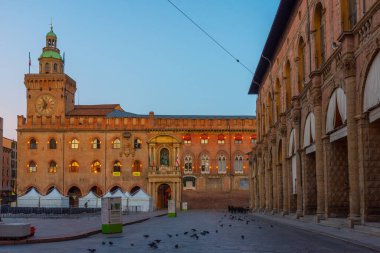 Bologna, İtalya, 22 Eylül 2021: Bolonya, İtalya 'daki Palazzo d' Accuriso 'nun manzarası.