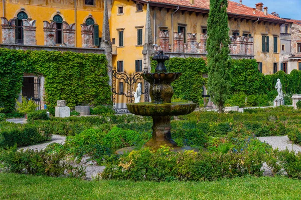 Βερόνα Ιταλία Αυγούστου 2021 Palazzo Giusti Στην Ιταλική Πόλη Βερόνα — Φωτογραφία Αρχείου