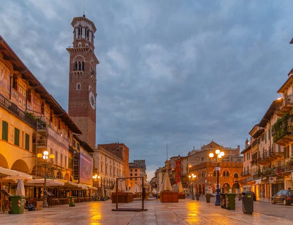 Verona Italië Augustus 2021 Zonsopgang Uitzicht Piazza Delle Erbe Verona — Stockfoto