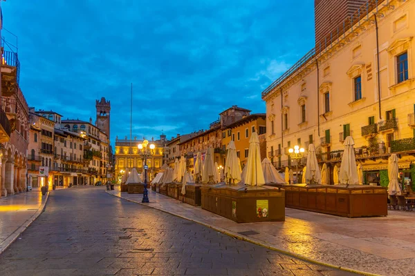Verona Italien Augusti 2021 Soluppgång Över Marknadsplats Piazza Delle Erbe — Stockfoto