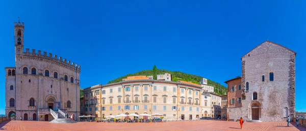 Gubbio, İtalya, 1 Ekim 2021: İtalyan şehri Gubbio 'da Palazzo dei Consoli