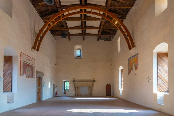 Spoleto, İtalya, 3 Ekim 2021: İtalya 'daki Spoleto şatosunda oda.