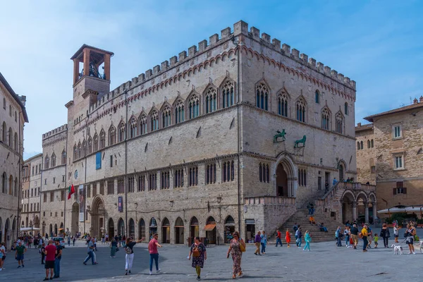 Perugia, İtalya, 2 Ekim 2021: İtalya 'nın eski Perugia kentindeki Palazzo dei Priori.