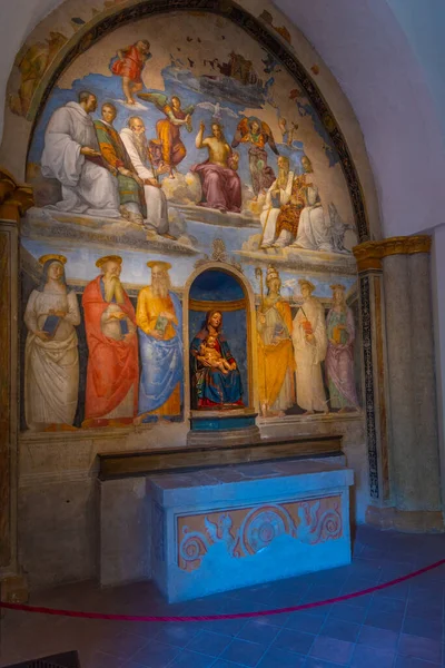 Perugia, İtalya, 2 Ekim 2021: İtalyan kenti Perugia 'daki San Severo Şapeli' nde freskler.