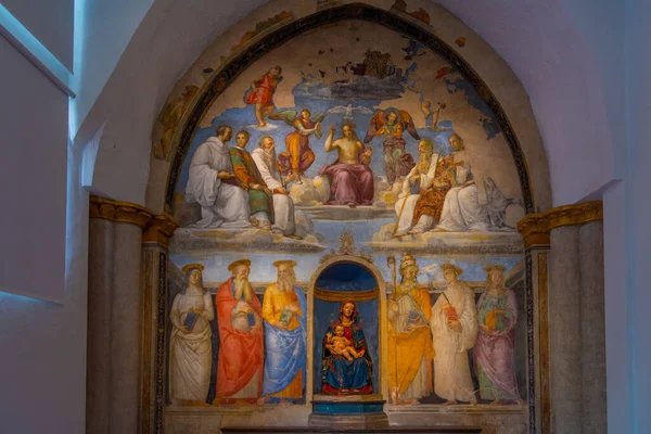 Perugia, İtalya, 2 Ekim 2021: İtalyan kenti Perugia 'daki San Severo Şapeli' nde freskler.