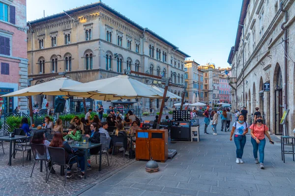 Perugia, İtalya, 1 Ekim 2021: Piazza Giacomo Matteotti İtalya 'nın eski Perugia kentinde.