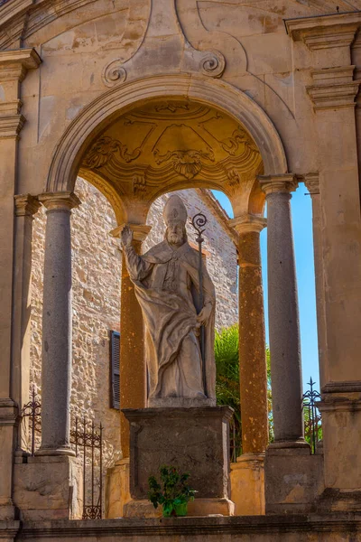 Gubbio Ιταλία Οκτωβρίου 2021 Άγαλμα Του Αγίου Πέτρου Στο Gubbio — Φωτογραφία Αρχείου
