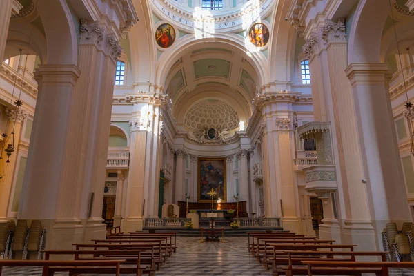 Urbino, İtalya, 1 Ekim 2021: İtalya 'nın Urbino kentindeki Santa Maria Assunta Katedrali.