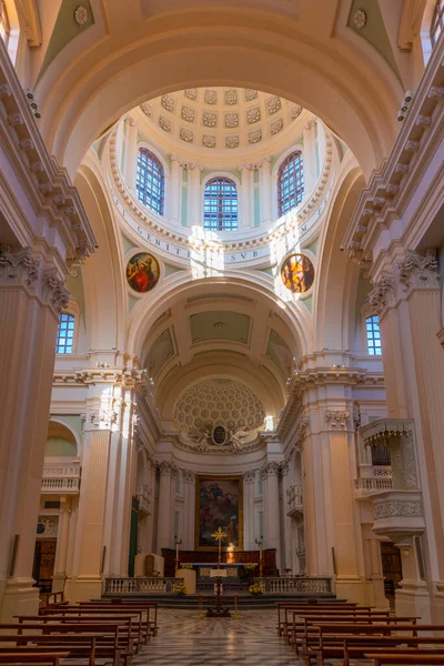 Urbino, İtalya, 1 Ekim 2021: İtalya 'nın Urbino kentindeki Santa Maria Assunta Katedrali.