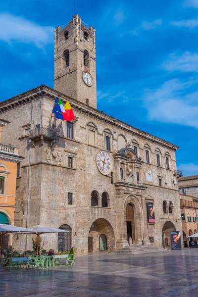 Ascoli Piceno, İtalya, 29 Eylül 2021: Palazzo dei Capitani del Popolo İtalyan şehri Ascoli Piceno.