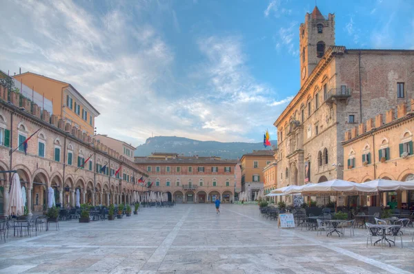 Ascoli Piceno, İtalya, 29 Eylül 2021: Palazzo dei Capitani del Popolo İtalyan şehri Ascoli Piceno.