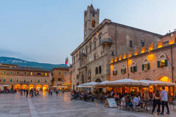 Ascoli Piceno, İtalya, 28 Eylül 2021: Palazzo dei Capitani del Popolo İtalyan şehri Ascoli Piceno.
