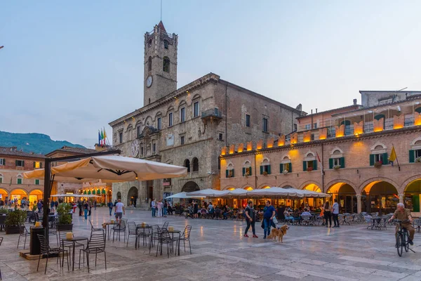 Ascoli Piceno, İtalya, 28 Eylül 2021: Palazzo dei Capitani del Popolo İtalyan şehri Ascoli Piceno.