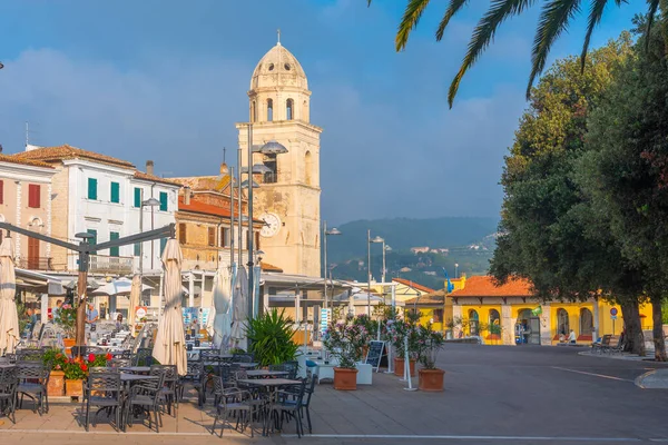 Sirolo, İtalya, 28 Eylül 2021: San Nicolo di Bari Kilisesi Sirolo, İtalya.