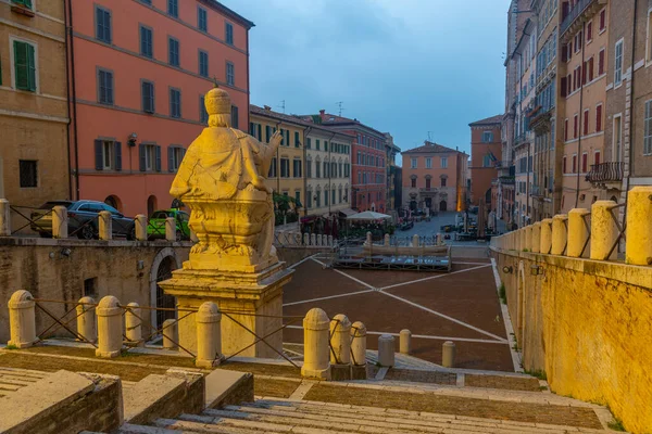 Ancona, İtalya, 28 Eylül 2021: Ancona, İtalya 'da Piazza del Plebiscito' nun gündoğumu manzarası.