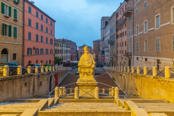 Ancona, İtalya, 28 Eylül 2021: Ancona, İtalya 'da Piazza del Plebiscito' nun gündoğumu manzarası.