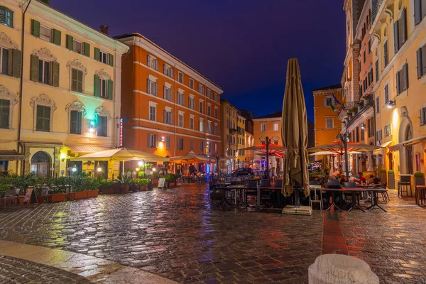 Ancona, İtalya, 27 Eylül 2021: Ancona, İtalya 'da Piazza del Plebiscito' nun gece manzarası.