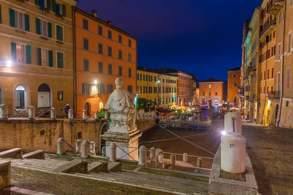 Ancona, İtalya, 27 Eylül 2021: Ancona, İtalya 'da Piazza del Plebiscito' nun gece manzarası.