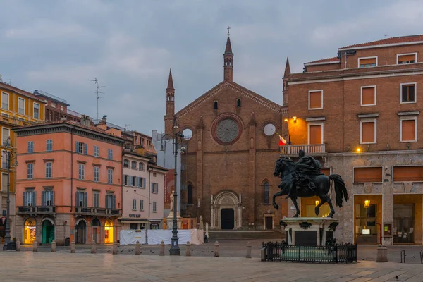 Piacenza, İtalya, 26 Eylül 2021: Piacenza, İtalya 'da San Francesco d' Assisi Bazilikası.