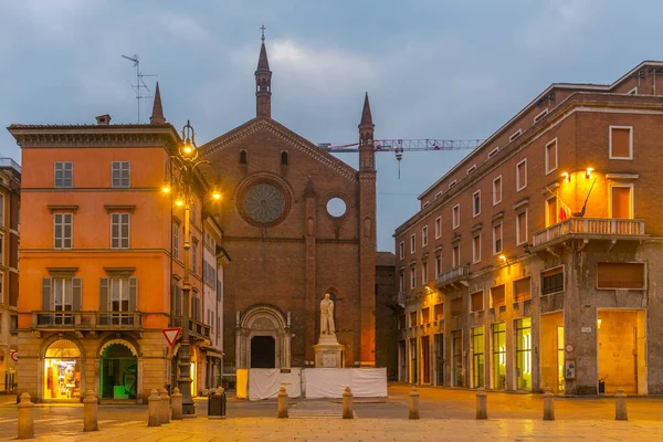 Piacenza, İtalya, 26 Eylül 2021: Piacenza, İtalya 'da San Francesco d' Assisi Bazilikası.