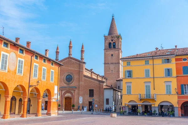 Busseto, İtalya, 25 Eylül 2021: Busseto, İtalya 'daki Collegiata di San Bartolomeo Apostolo Kilisesi.