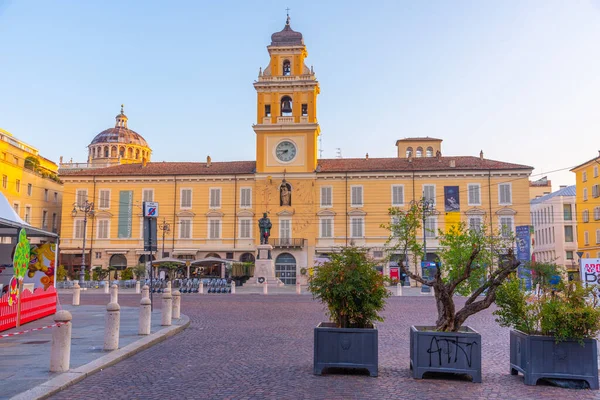 Parma, İtalya, 25 Eylül 2021: İtalyan kenti Parma 'da Palazzo del Governatore.